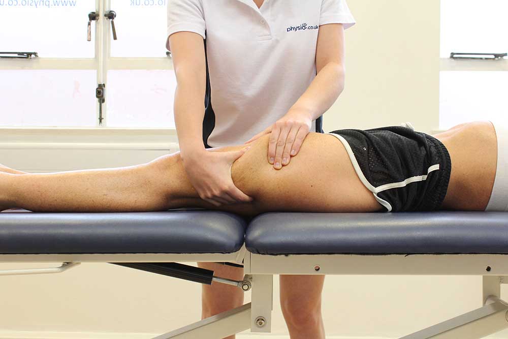 Rolling massage technique applied to rectus femoris muscle